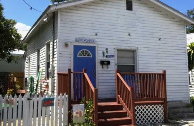 2 bed + Den 1 bath Single Family House in Bahama Village photos photos