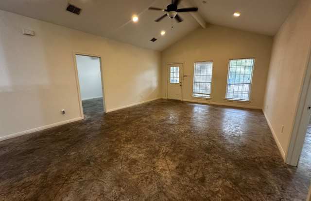 SPACIOUS 4BD/4.5BTH HOUSE - 912 OAKWOOD Gallery 4