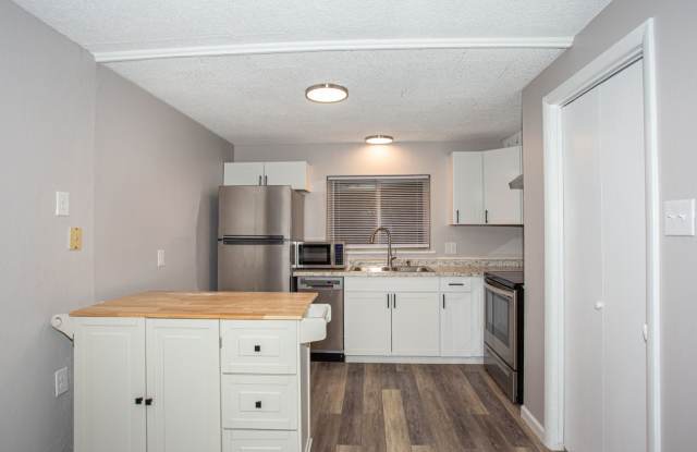 2 Bed 1 Bath On Bus Route - Heat Included photos photos
