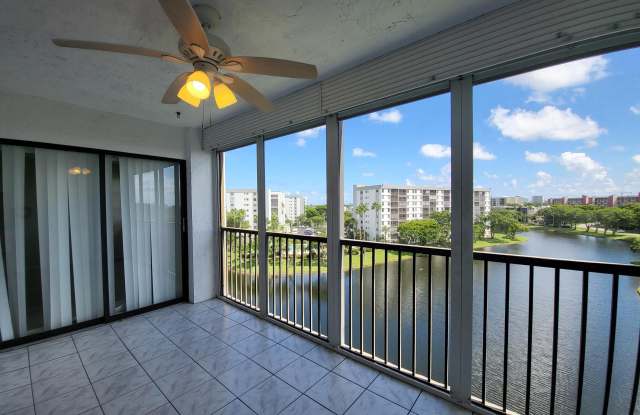 2232 N CYPRESS BEND Drive Gallery 2