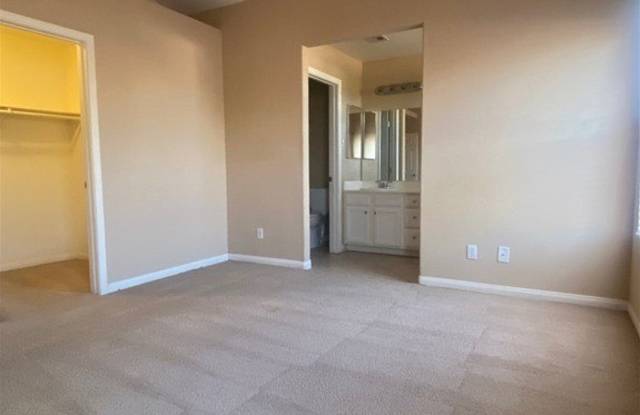 5010 Paradise Harbor Place Gallery 2
