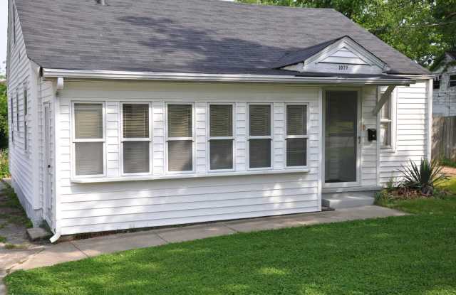 Now Pre-Leasing for Fall Semester 2025 photos photos