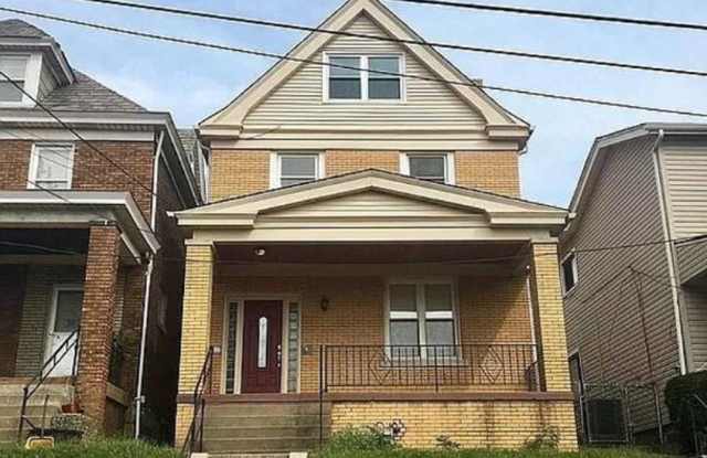 Spacious 5 Bedroom 2.5 Bathroom Single Family Home with Garage (Mt Washington) Gallery 1
