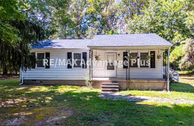 3-Bedroom House Convenient to Farmville - 2905 Redd Shop Road, Prince Edward County, VA 23901
