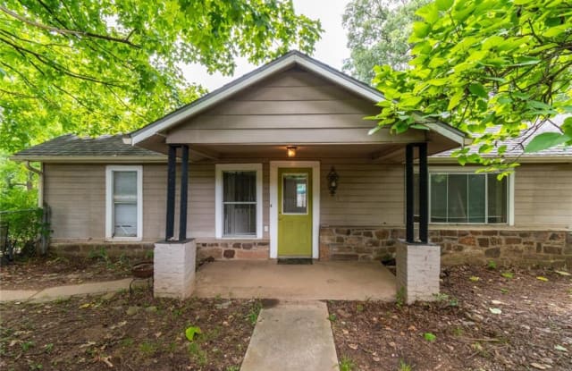 1007  N Mission  AVE - 1007 North Mission Boulevard, Fayetteville, AR 72701
