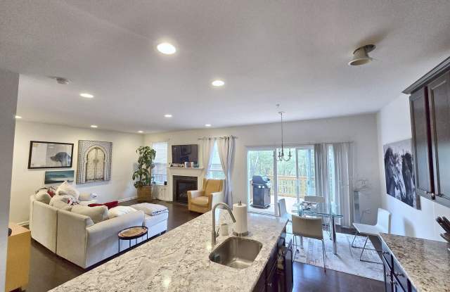 232 FAIRFIELD Circle W Gallery 4