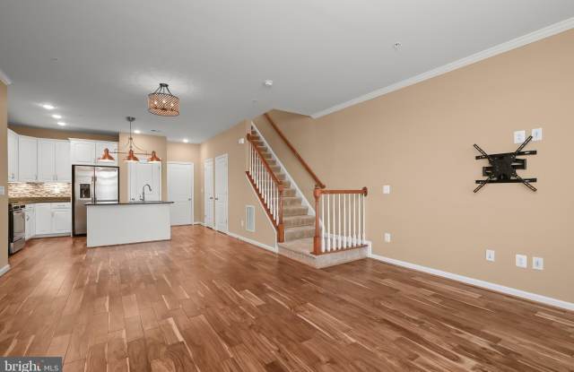 1304 RIBBON LIMESTONE Terrace SE Gallery 3