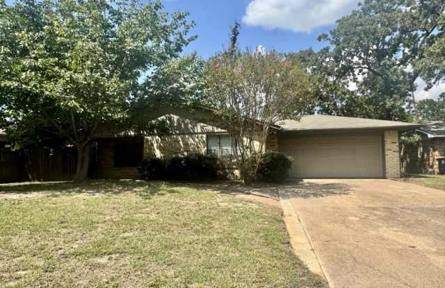 1004 Crestwood Drive - 1004 Crestwood Drive, Bryan, TX 77801