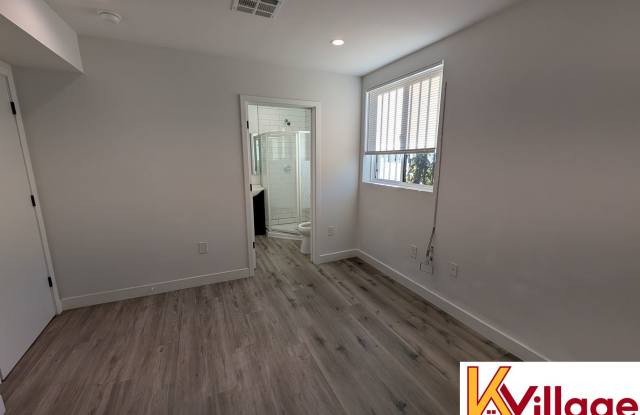 Private Bedroom w Personal Bathroom & Shower, shared student-oriented space **PET-FRIENDLY FLOOR** Gallery 2