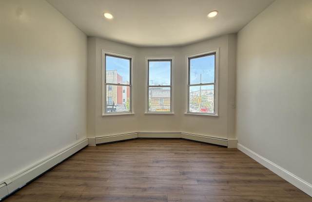 892 BROADWAY Gallery 4