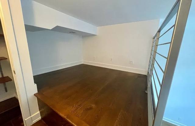 390 Lorimer St photos photos