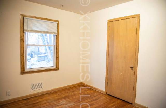 224 Poplar St E - 224 Poplar Street East, South St. Paul, MN 55075