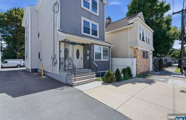 428 Valley Street Gallery 2