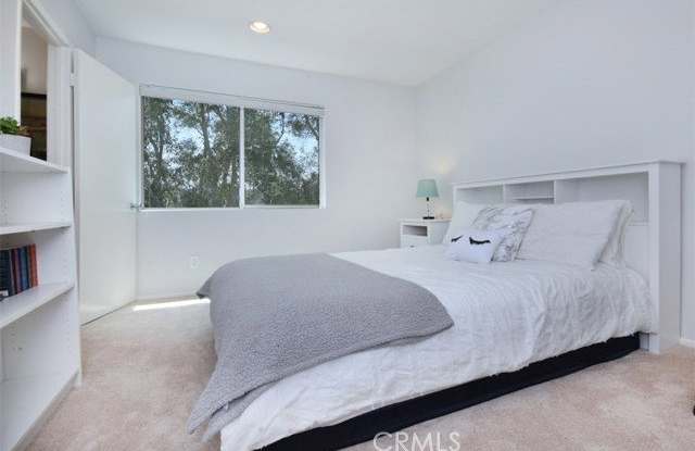 11856 Moorpark Street Gallery 2