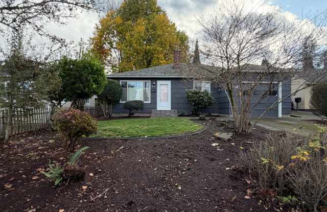 3 Bedroom 1 Bath single story home, Move in Special: $750.00 off first month's rent if the move-in date is in December or $500.00 off if move-in date is in January - 840 Judson Street Southeast, Salem, OR 97302