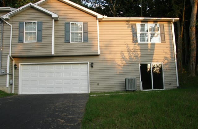 118 LOCUST STREET - 118 Locust St, Waynesboro, PA 17268