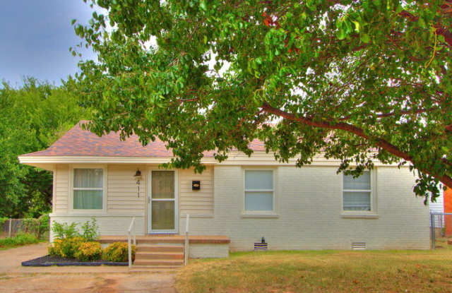 411 East Showalter Drive photos photos