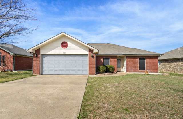 Move-In Ready 4/2 with No Carpet, Washer & Dryer Included – Prime Killeen Location Near Fort Hood! photos photos