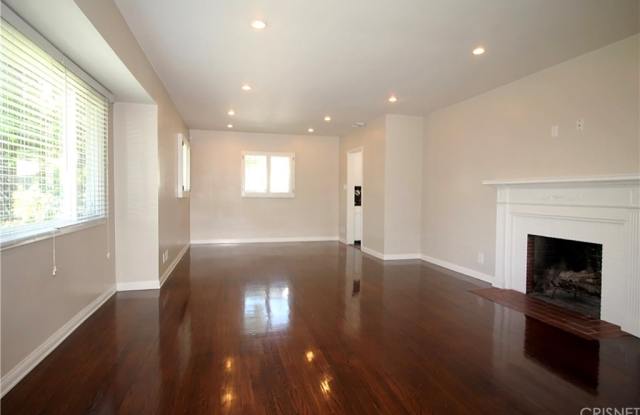 14612 Huston Street Gallery 2