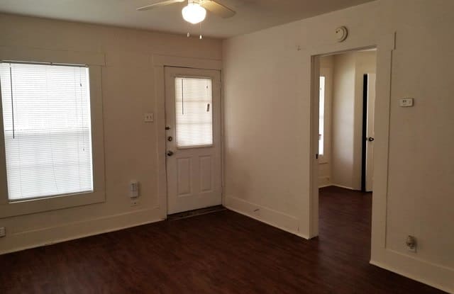 238 E LAMBERT ST - 238 E Lambert, San Antonio, TX 78204