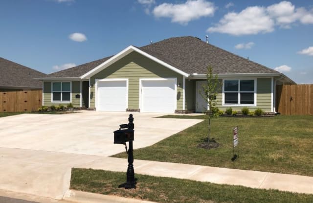 613 W. Christopher Drive #B - 613 W Christopher Dr, Benton County, AR 72761