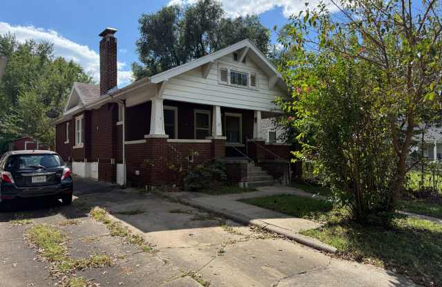 Newly refreshed home - 734 West Scott Street, Springfield, MO 65802