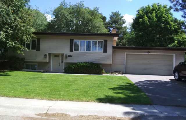 $2,395 / 4 BD Home in South Hills! - 644 West Crestline Drive, Missoula, MT 59803