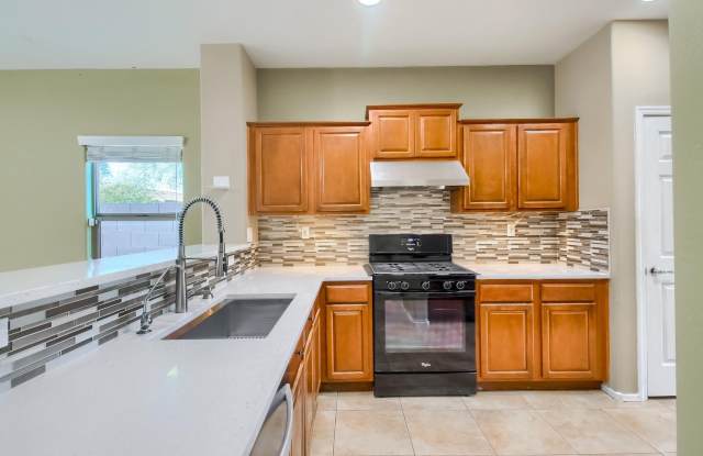 1735 W Straight Arrow Ln - Lease Gallery 4