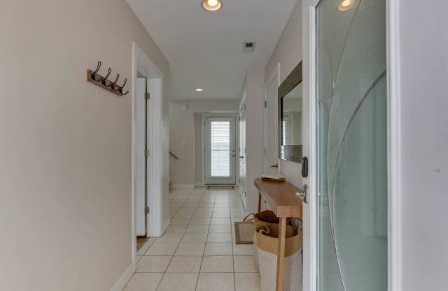 4815 Lake Drive - B photos photos