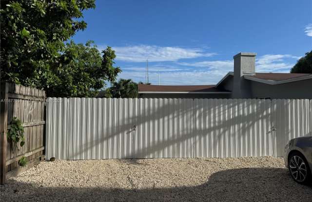 511 W 16th St - 511 West 16th Street, Hialeah, FL 33010 511 W 16th St - 511 West 16th Street, Hialeah, FL 33010