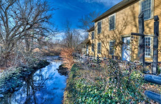 3351 Post Road Gallery 2