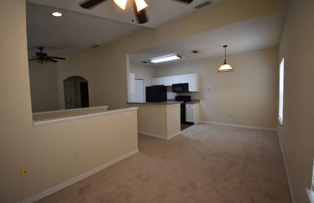 1/1-Crescent Place at Lake Lotus! AVAILABLE NOW! Gallery 4