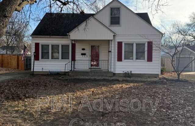 1124 Southwest Collins Avenue photos photos