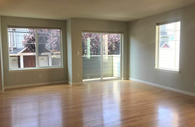 Beautiful Townhouse Near Green Lake photos photos