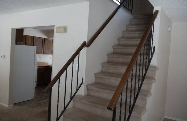 3-Bed 2.5-Bath with a Large Backyard - AVAILABLE NOW Gallery 4