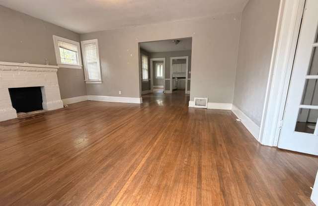 3-Bed, 1-Bath Single Family Home. Washer/Dryer Hook ups + Shed Gallery 3