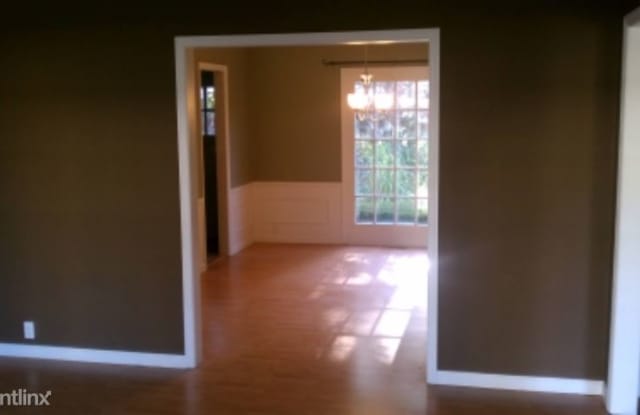 3810 N Linden Gallery 3