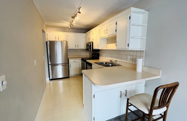 11327 Vessey Cir - 11327 Vessey Circle South, Bloomington, MN 55437