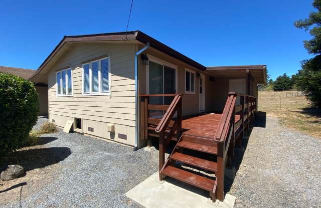 Private, Gated and Views -2 Bdm 2 Bath Granny Unit in Sebastopol - 1552 Cunningham Road, Sonoma County, CA 95472