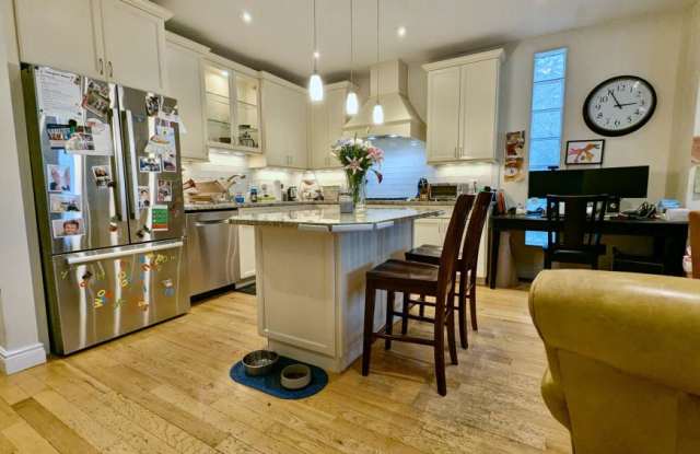 925 East Broadway photos photos