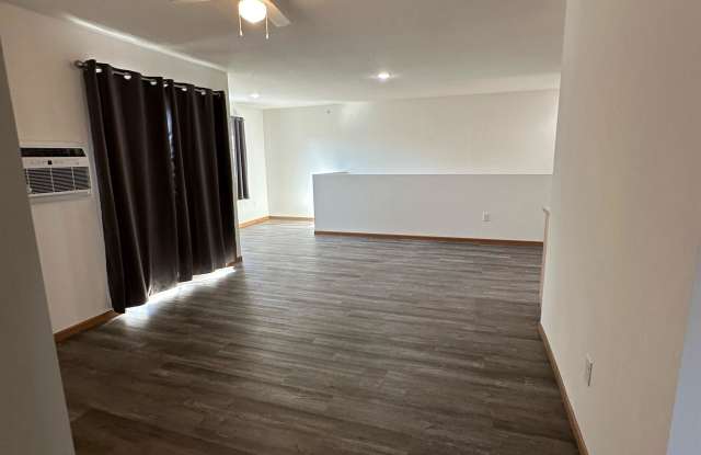 835 East Wisconsin Street - 602 Gallery 4