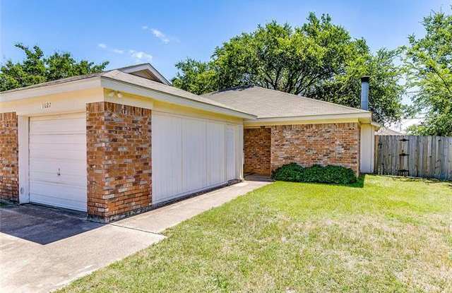 1027 Irene Street - 1027 Irene St, Burleson, TX 76028