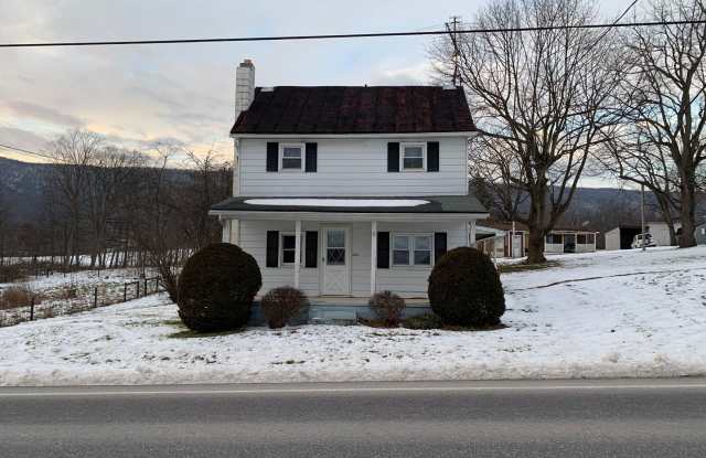 Multi-level 3-bedroom, 1-bath single-family home photos photos