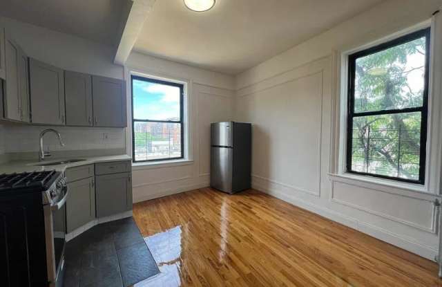 2080 Grand Concourse Gallery 2