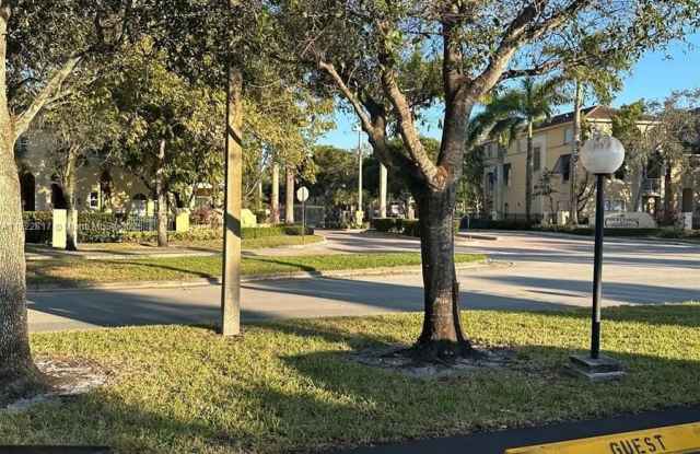 5 SW Jacaranda Country Club Dr - 5 Jacaranda Country Club Drive, Plantation, FL 33324