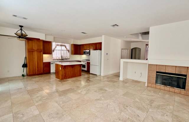 Large home in Ivey Ranch!! Gallery 4