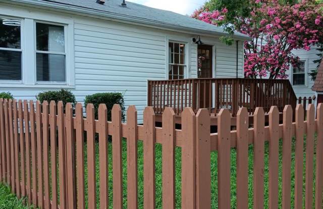 Cute Cottage in Belmont! photos photos