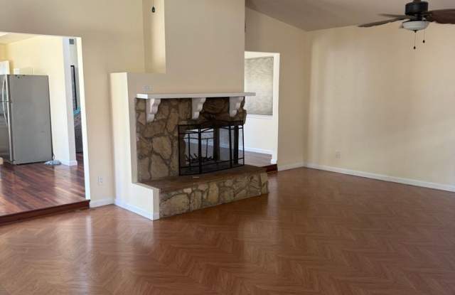 Ranch style 3BR/2BA pet friendly home w/ large yards, solar, updated kitchen and fruit trees Gallery 1