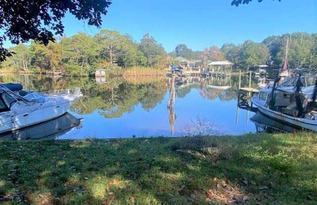 Niceville Waterfront Efficiency with Private Deck! Gallery 4