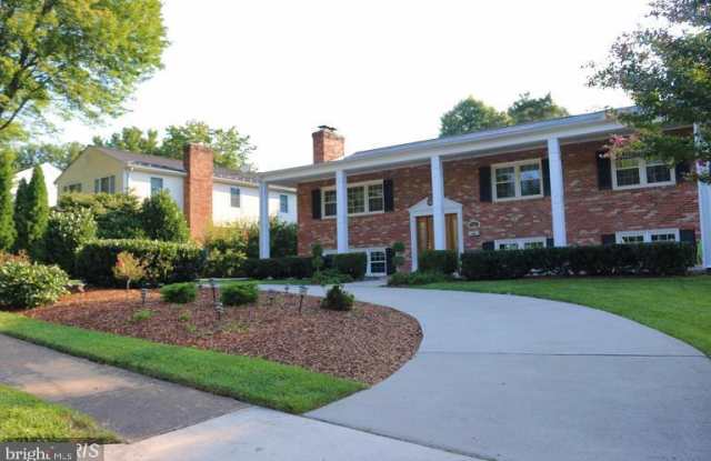 1605 MARY ELLEN COURT - 1605 Mary Ellen Court, McLean, VA 22101